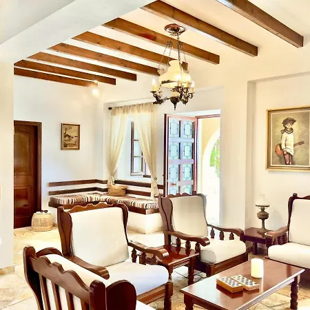 Tesoro With Private Pool By Dadovillas *