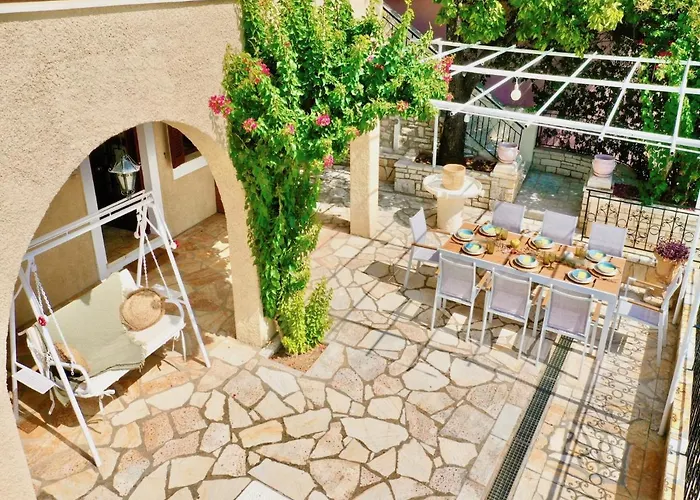 Tesoro With Private Pool By Dadovillas