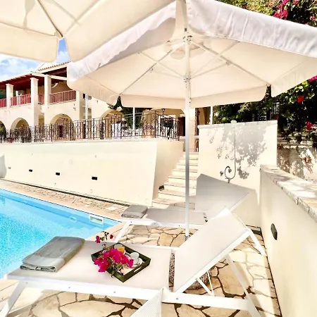Tesoro With Private Pool By Dadovillas Villa