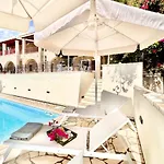 Tesoro With Private Pool By Dadovillas Villa