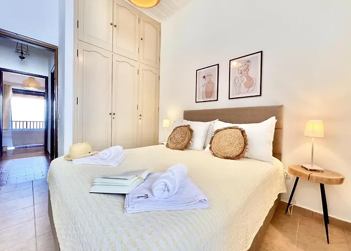 Tesoro With Private Pool By Dadovillas Villa