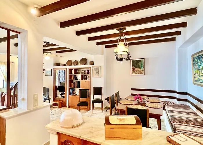 Tesoro With Private Pool By Dadovillas Villa